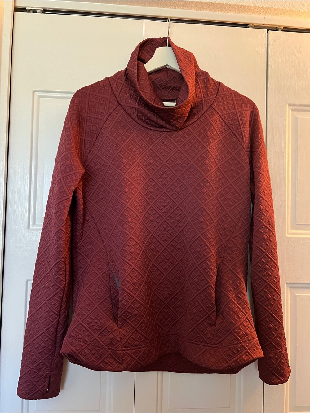 Cowl Neck Quilted Knit Sweater - Burgundy